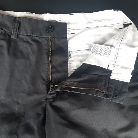 Old Navy SZ 32 Ultimate Slim Fit Men's Black Cotton Shorts - Picture 3 of 11